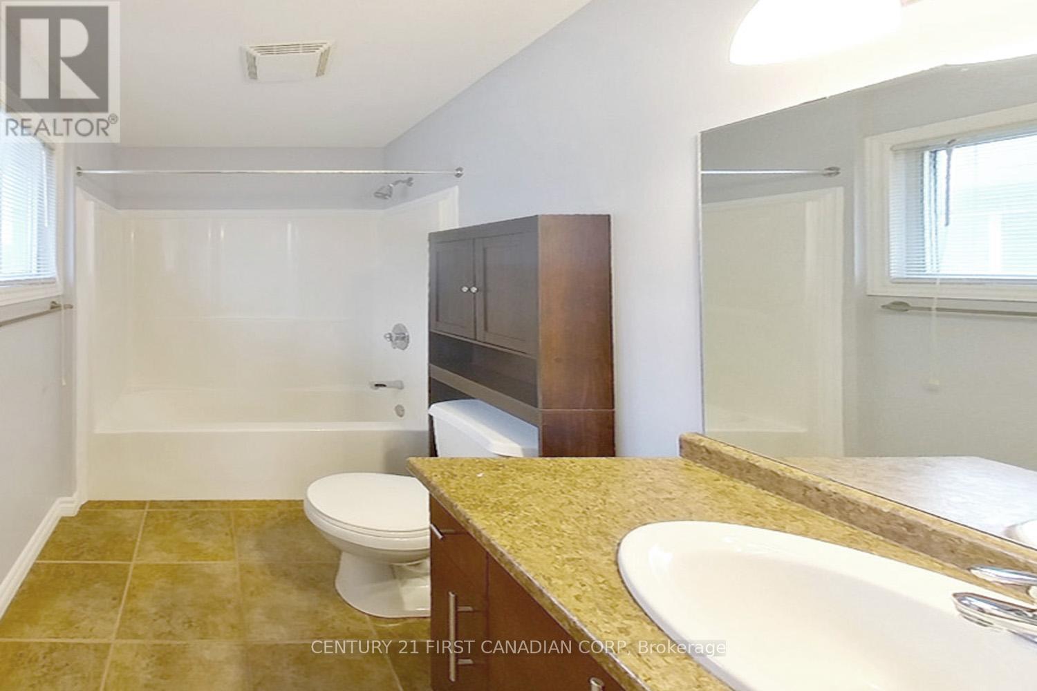 1020 Hanson Crescent, London North, Ontario  N6G 0B9 - Photo 7 - X12296401