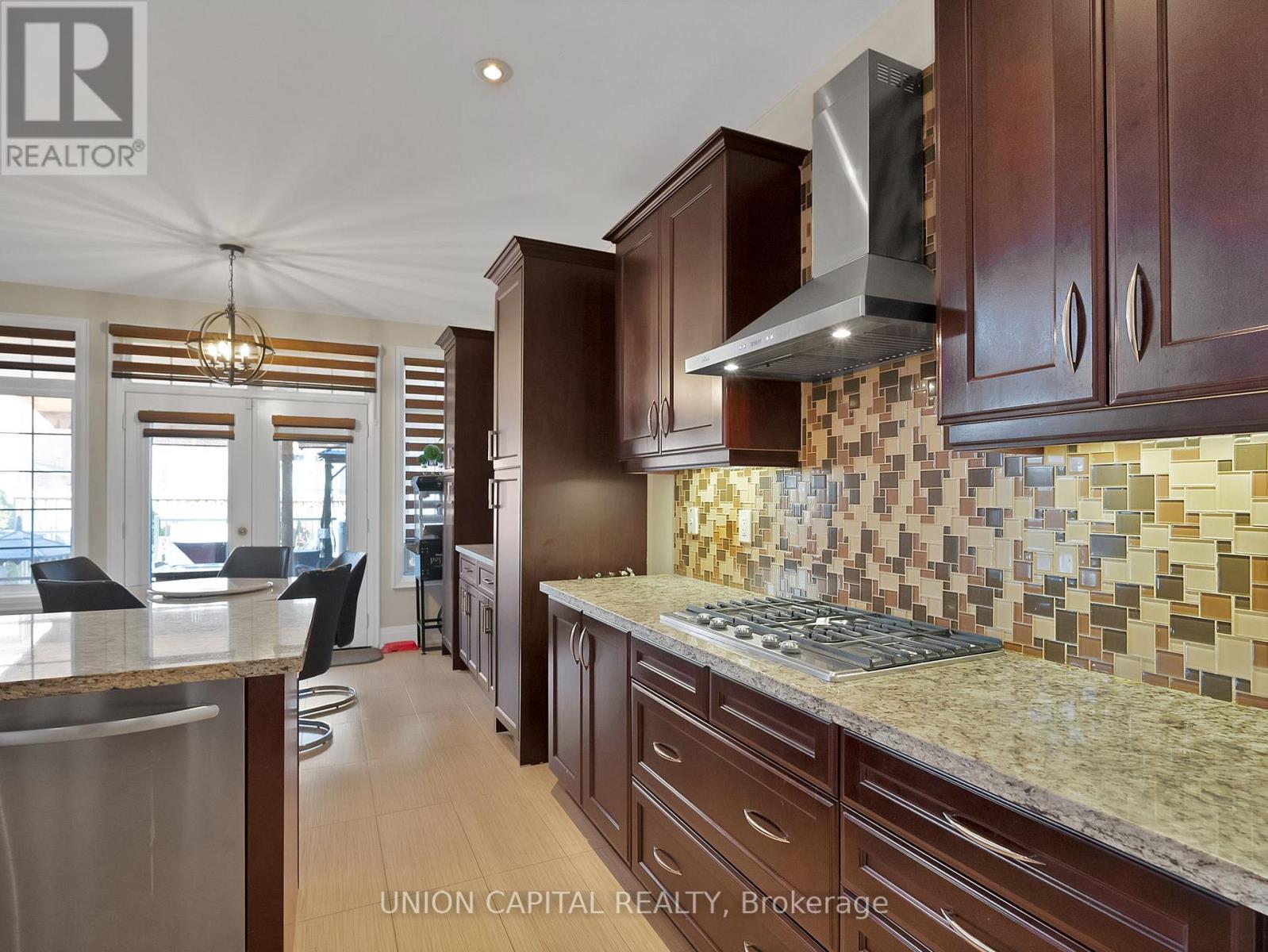 7 Legendary Circle, Brampton, Ontario  L6Y 0R9 - Photo 11 - W12296394