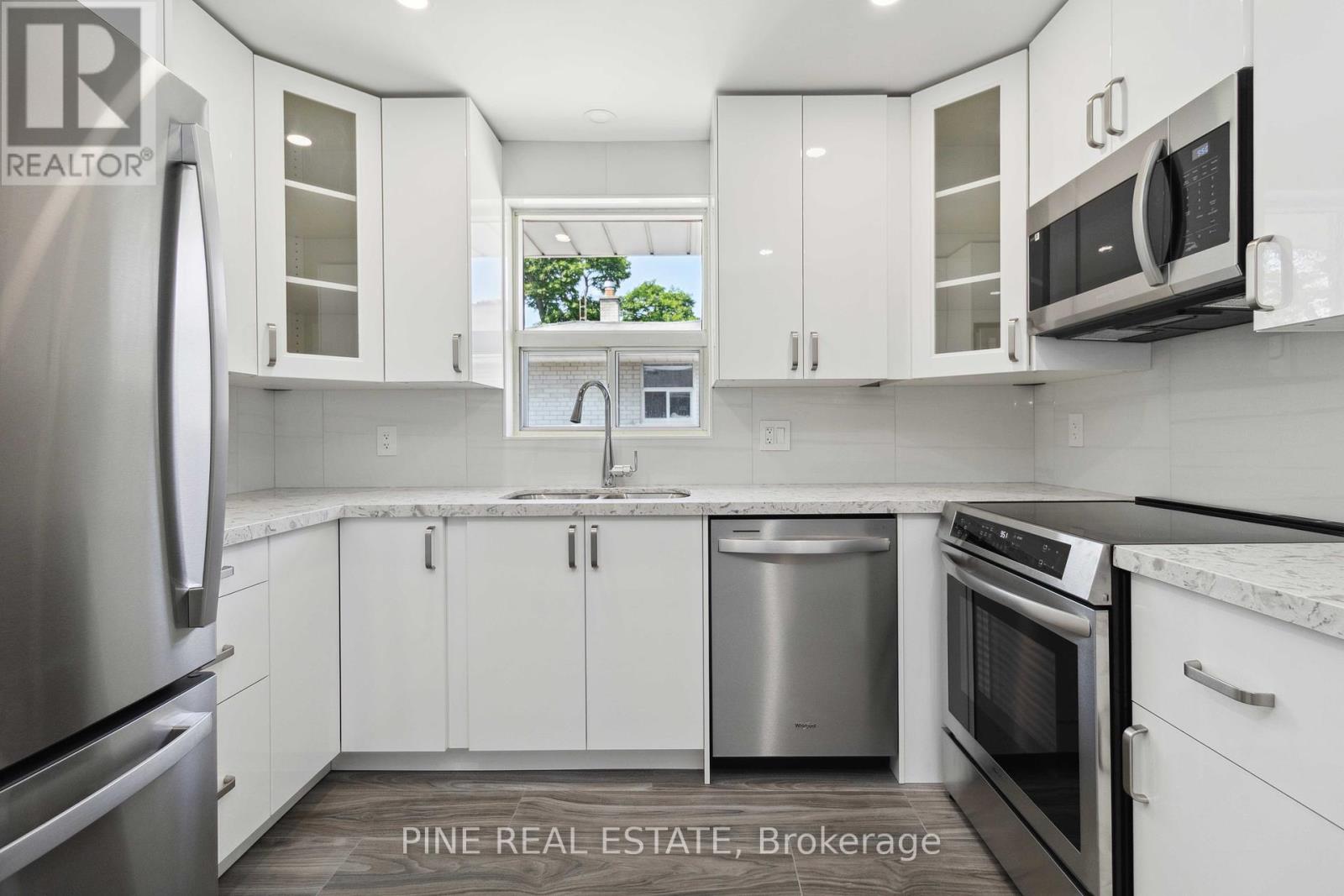3 - 19 Queen Street W, Mississauga, Ontario  L5H 1L5 - Photo 1 - W12295822