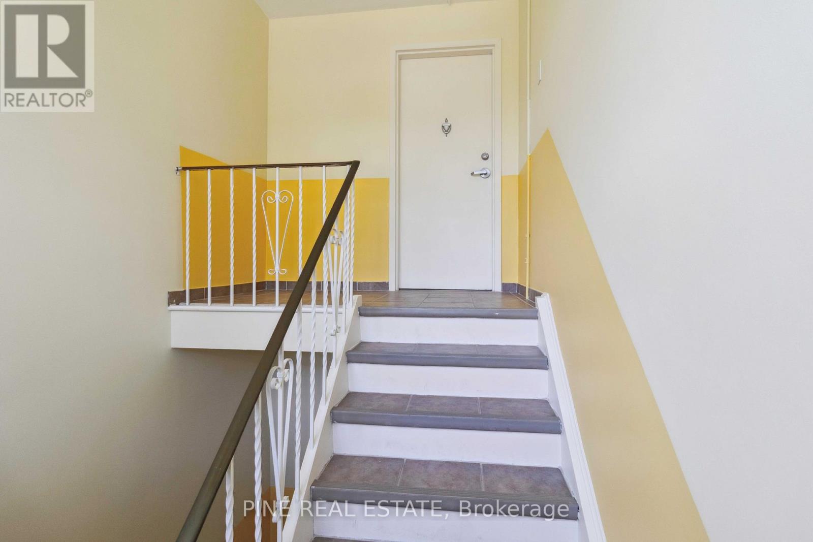 3 - 19 Queen Street W, Mississauga, Ontario  L5H 1L5 - Photo 6 - W12295822