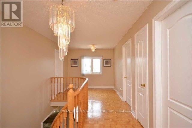 3557 Old Orchard Park Drive, Mississauga, Ontario  L5B 4E3 - Photo 11 - W12296424
