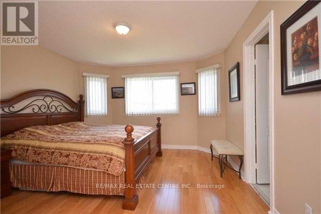 3557 Old Orchard Park Drive, Mississauga, Ontario  L5B 4E3 - Photo 12 - W12296424