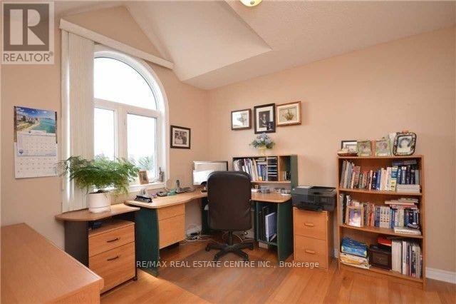 3557 Old Orchard Park Drive, Mississauga, Ontario  L5B 4E3 - Photo 13 - W12296424