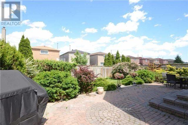 3557 Old Orchard Park Drive, Mississauga, Ontario  L5B 4E3 - Photo 15 - W12296424