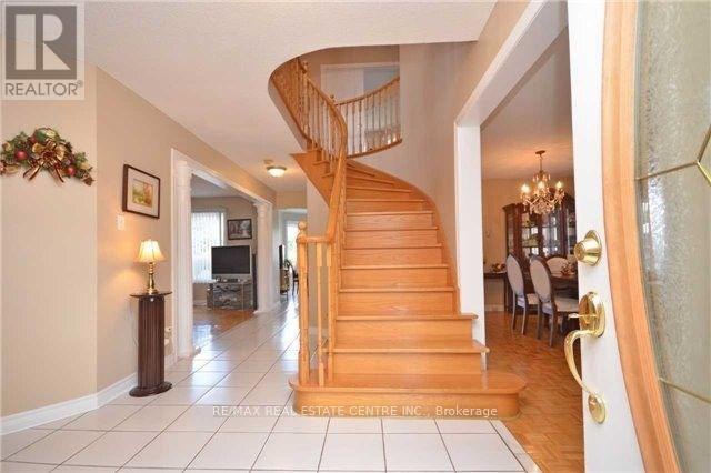 3557 Old Orchard Park Drive, Mississauga, Ontario  L5B 4E3 - Photo 3 - W12296424