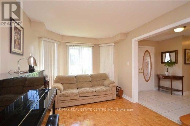 3557 Old Orchard Park Drive, Mississauga, Ontario  L5B 4E3 - Photo 4 - W12296424