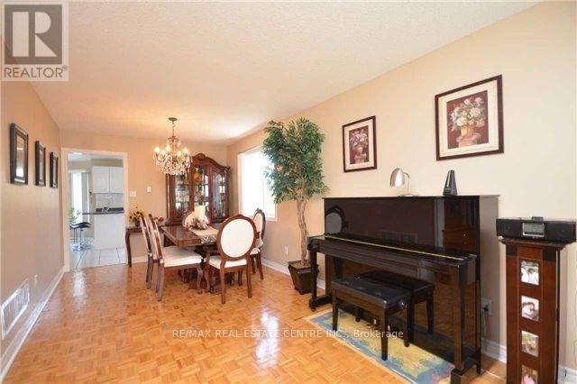 3557 Old Orchard Park Drive, Mississauga, Ontario  L5B 4E3 - Photo 5 - W12296424