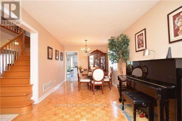 3557 Old Orchard Park Drive, Mississauga, Ontario  L5B 4E3 - Photo 6 - W12296424