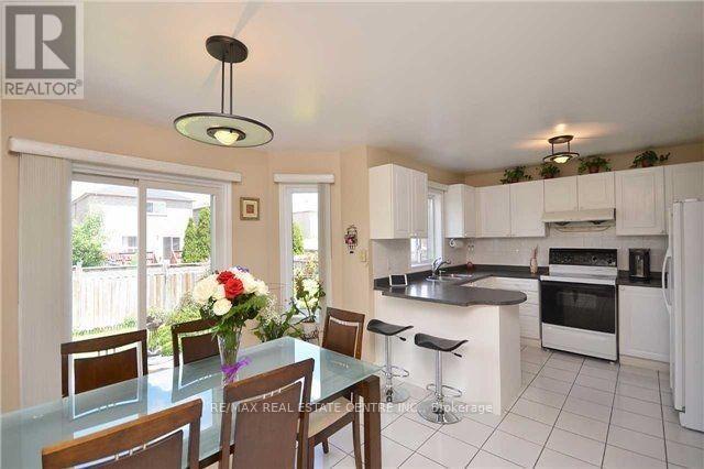 3557 Old Orchard Park Drive, Mississauga, Ontario  L5B 4E3 - Photo 7 - W12296424