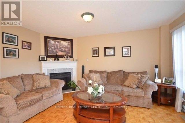 3557 Old Orchard Park Drive, Mississauga, Ontario  L5B 4E3 - Photo 9 - W12296424