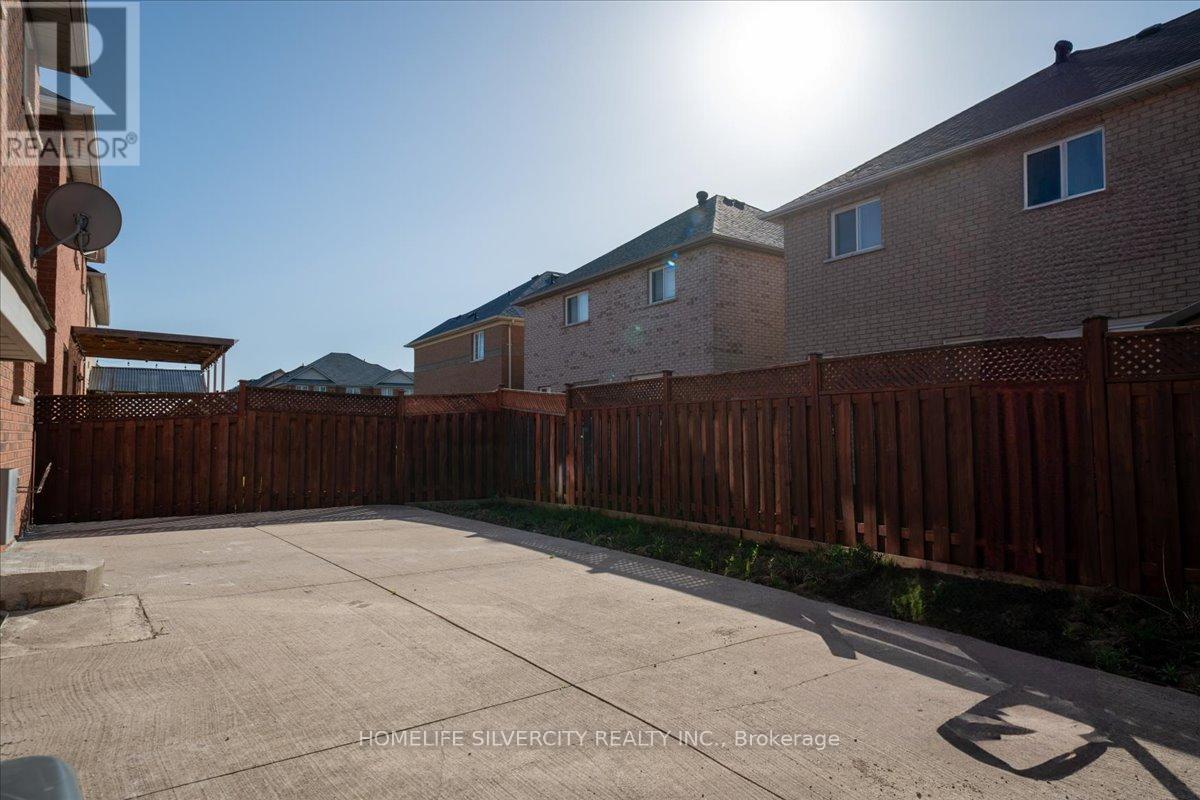 6 Bentgrass Lane, Brampton (Snelgrove), Ontario  L7A 3K2 - Photo 35 - W12296449