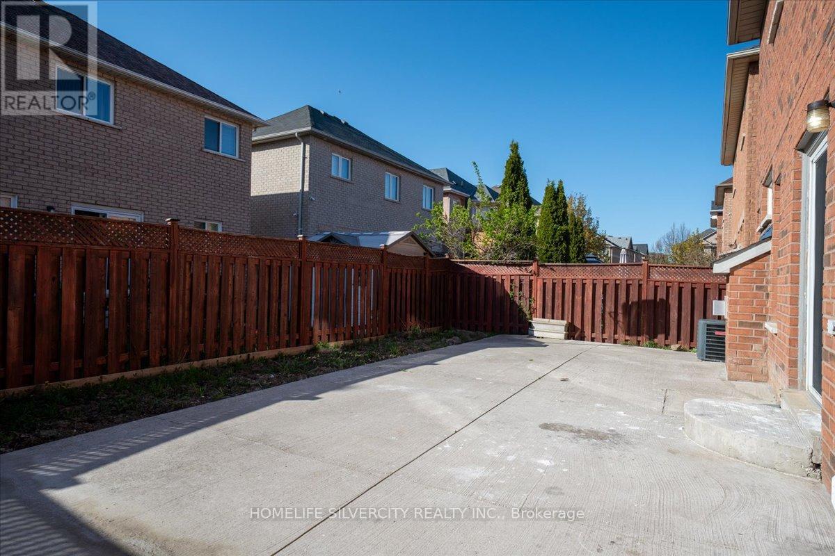 6 Bentgrass Lane, Brampton (Snelgrove), Ontario  L7A 3K2 - Photo 36 - W12296449
