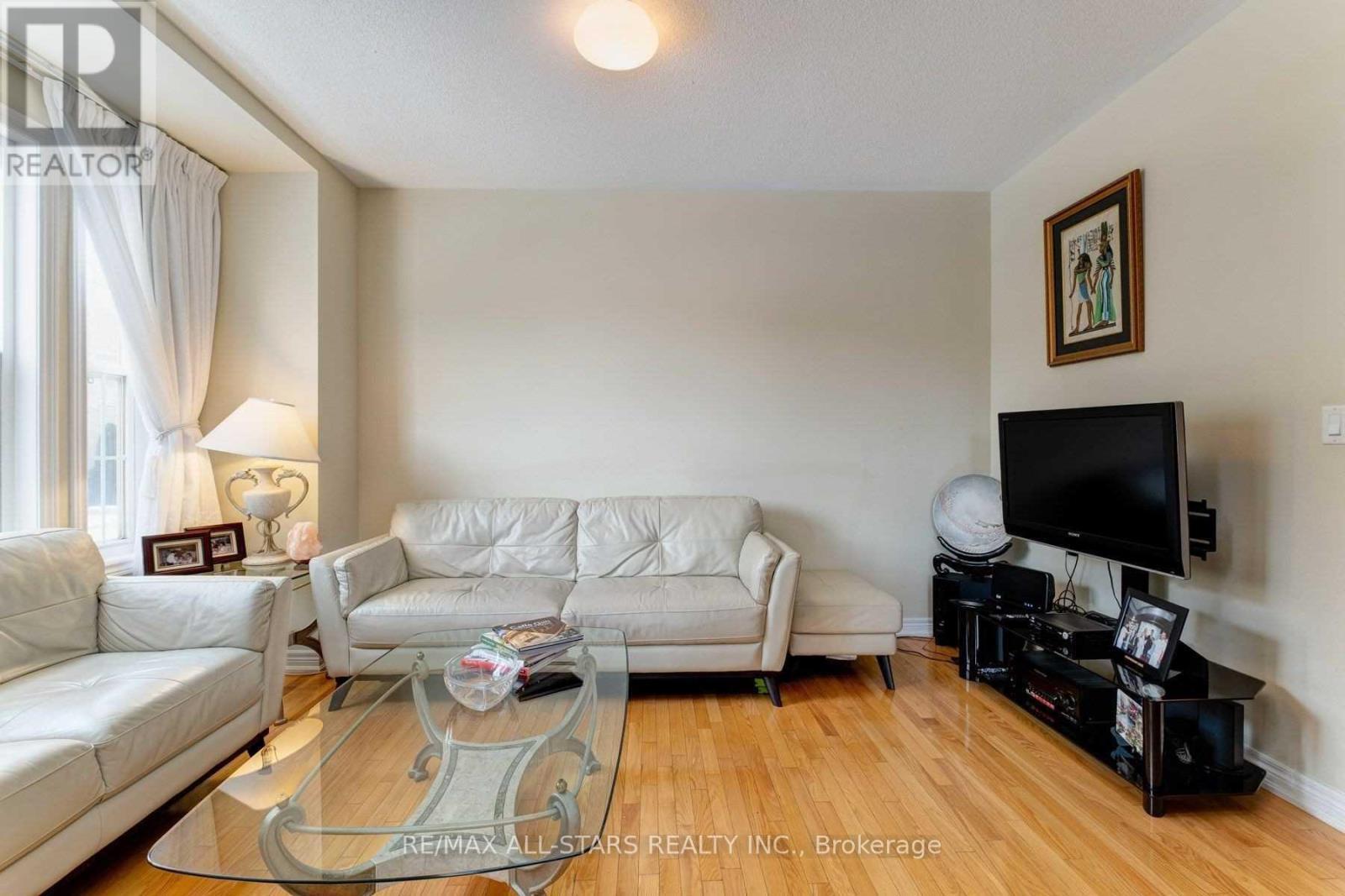 18 Orr Farm Road, Markham, Ontario  L6C 0A3 - Photo 11 - N12296463