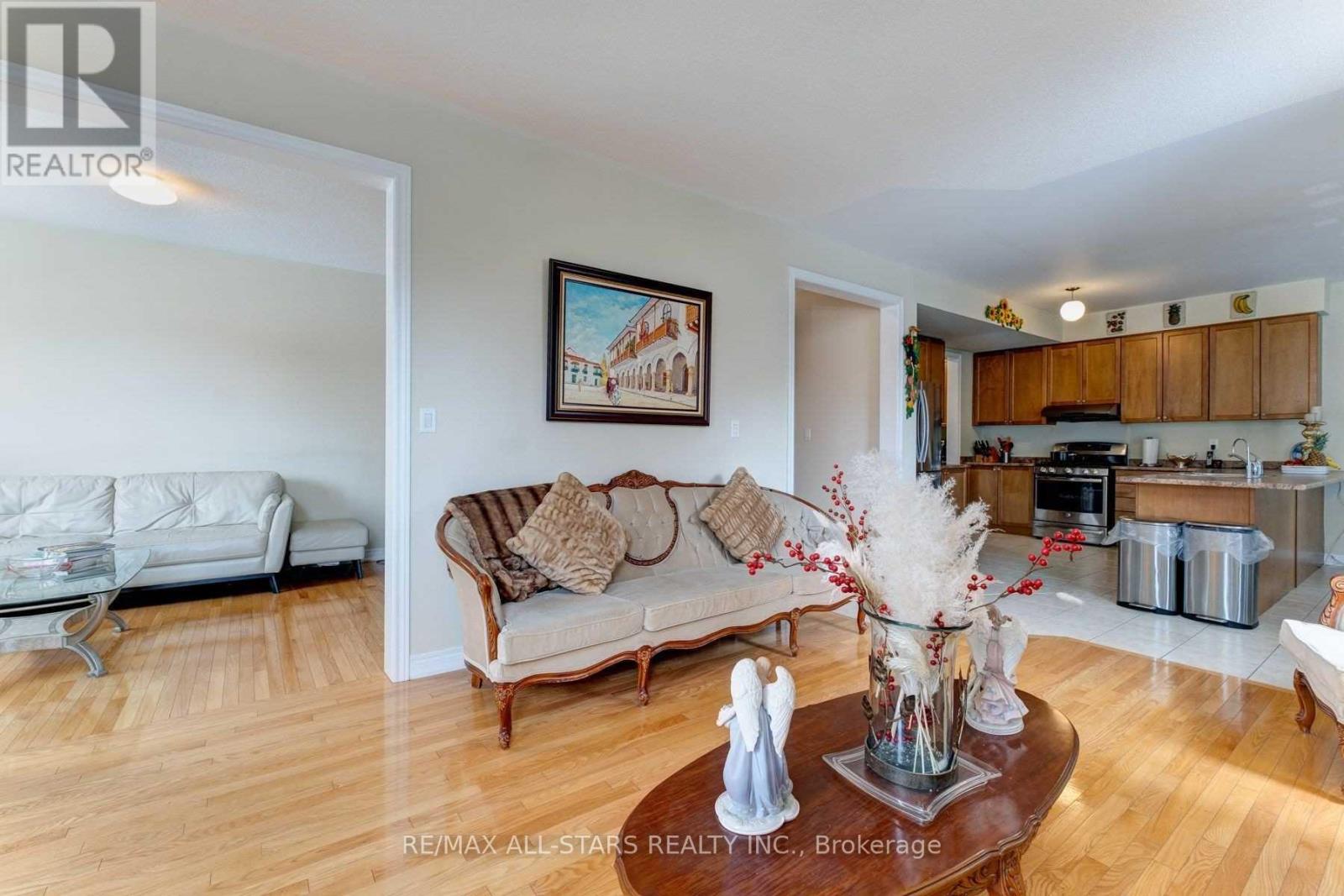 18 Orr Farm Road, Markham, Ontario  L6C 0A3 - Photo 14 - N12296463