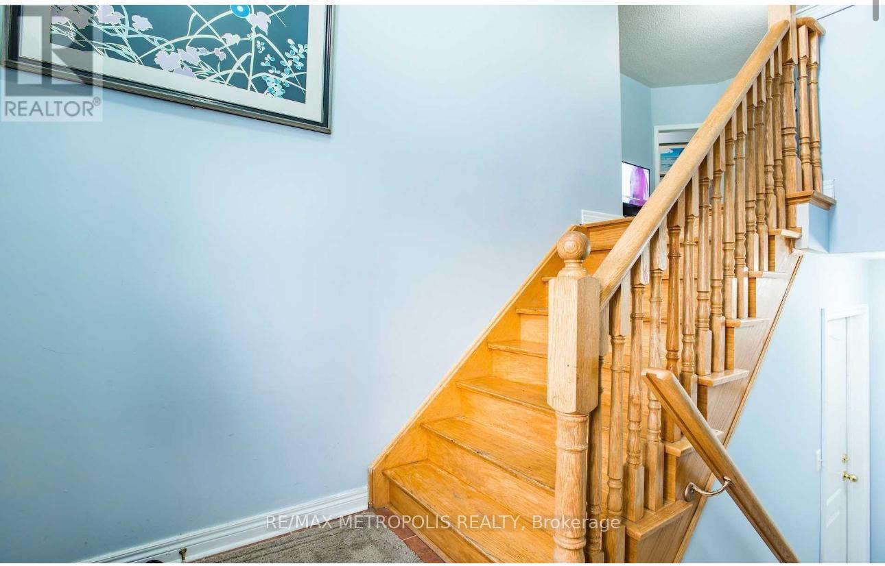 Upper - 13 Savita Road, Brampton, Ontario  L7A 3T2 - Photo 4 - W12296496
