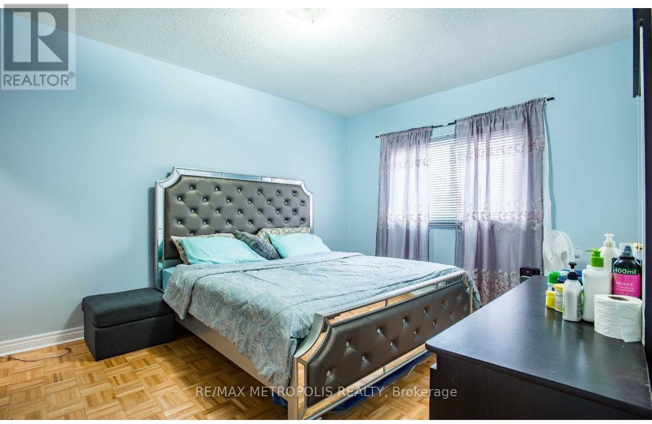 Upper - 13 Savita Road, Brampton, Ontario  L7A 3T2 - Photo 8 - W12296496