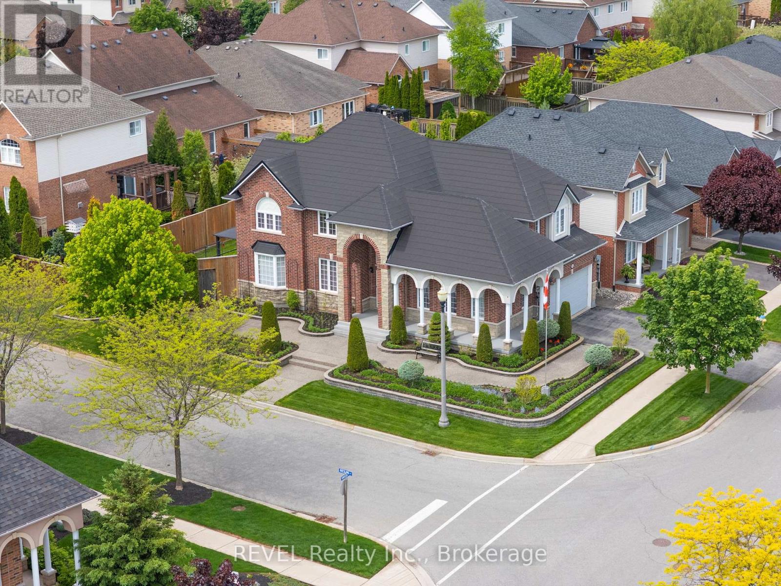 Property at 42 VINIFERA DRIVE image 1