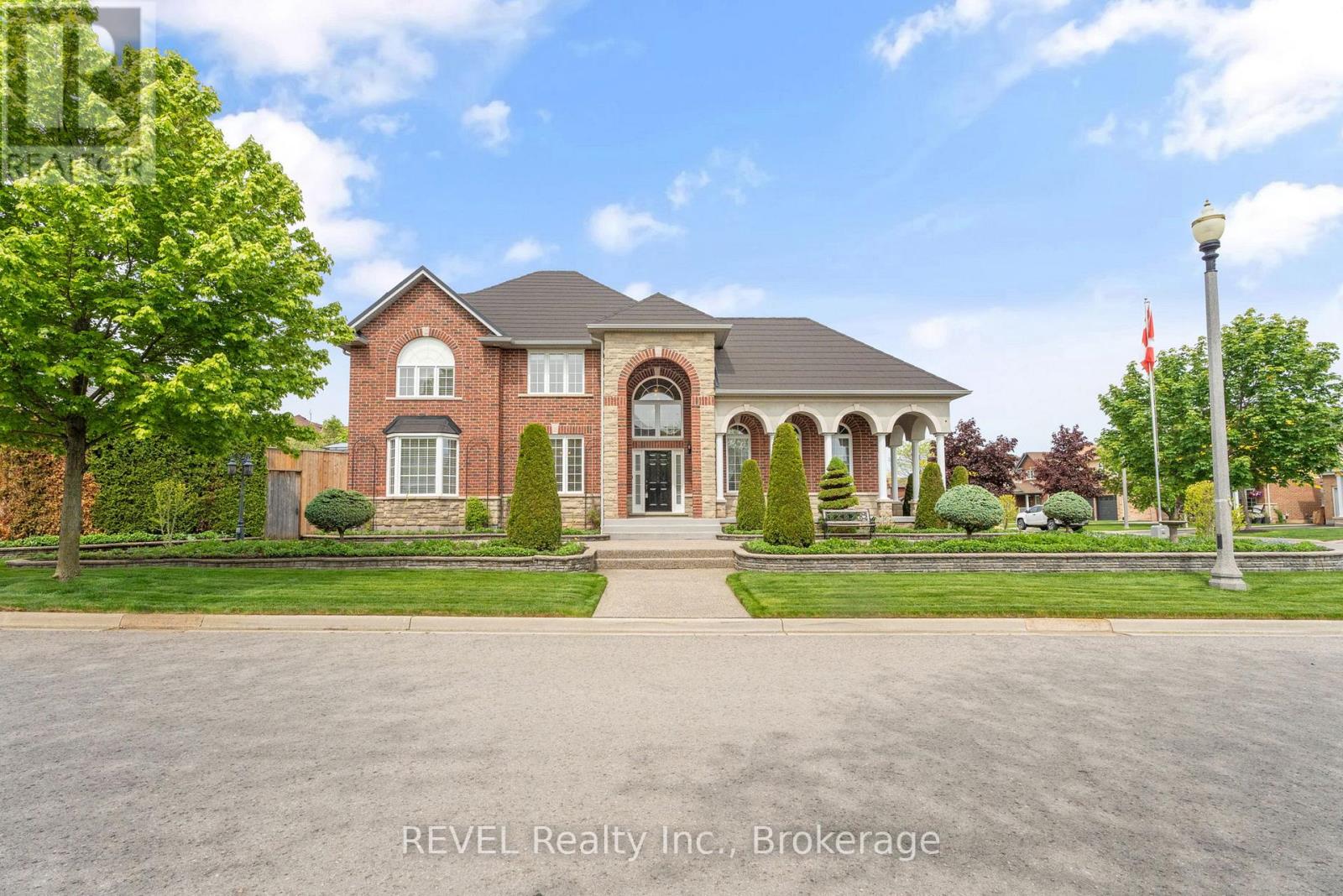 Property at 42 VINIFERA DRIVE image 3