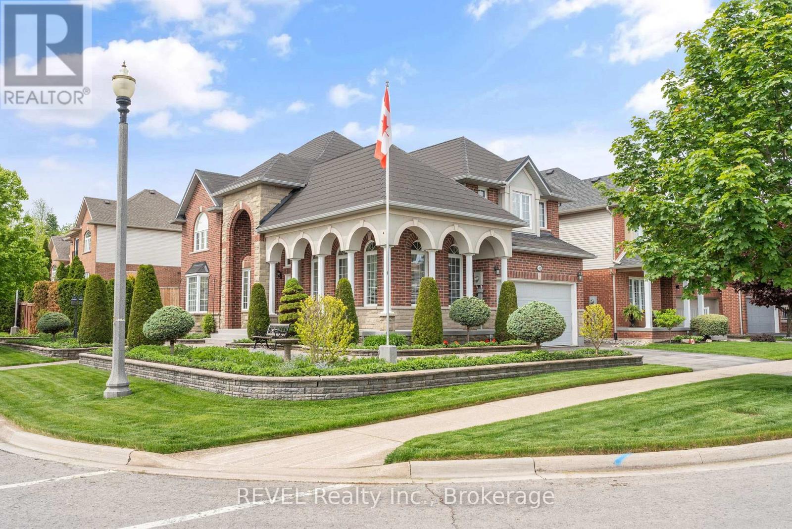 Property at 42 VINIFERA DRIVE image 4