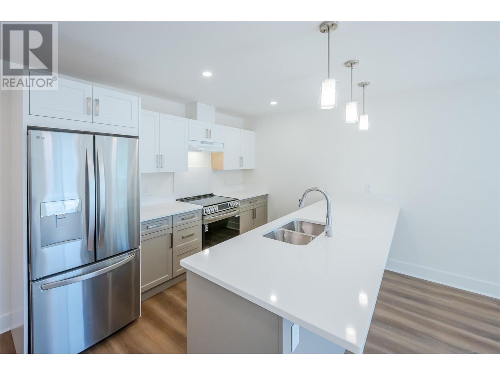 Property at 578 Lakeshore Drive Unit# 203 image 4