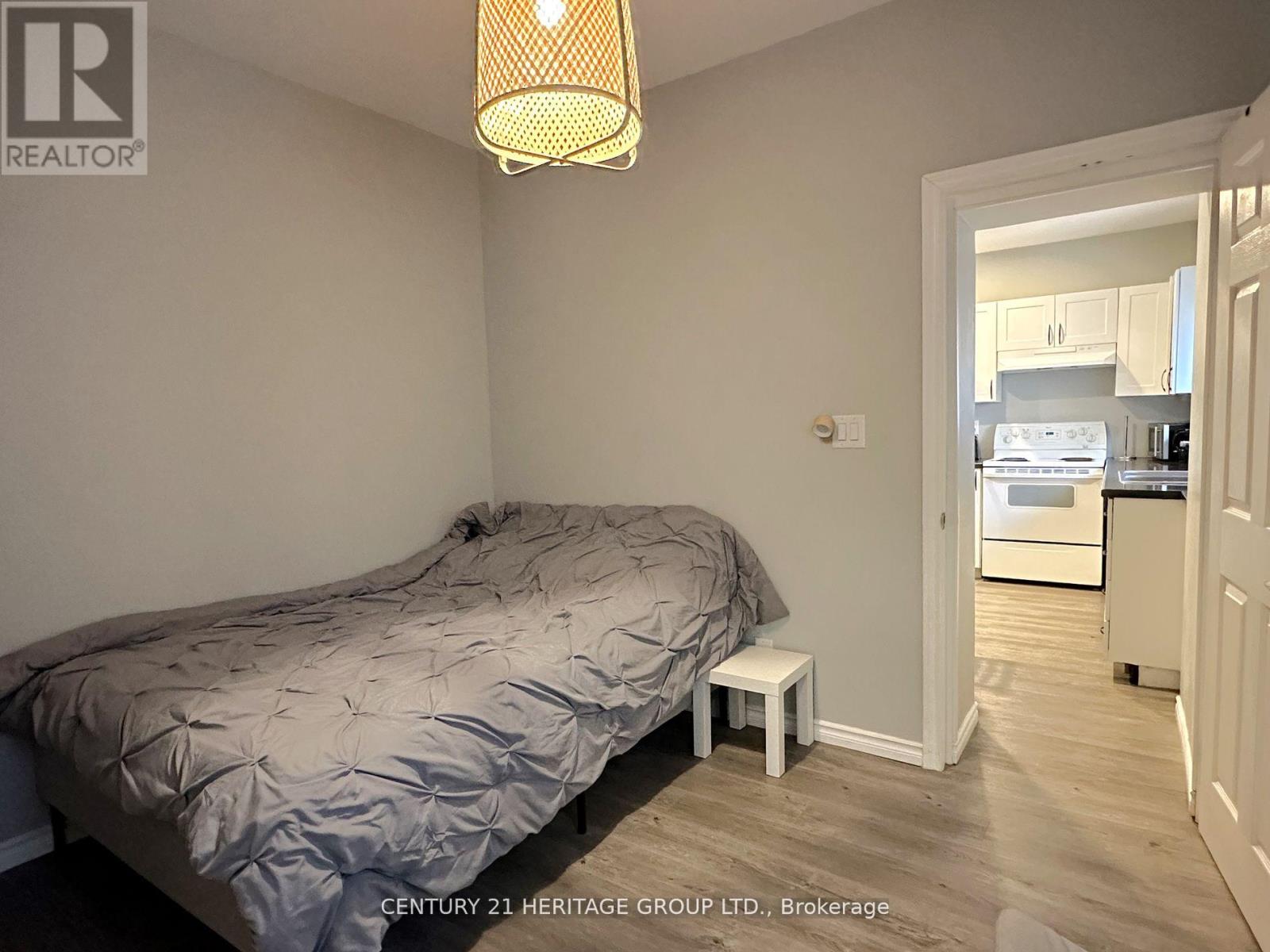 5002 Victoria Avenue, Niagara Falls (Downtown), Ontario  L2E 4C8 - Photo 21 - X12296532