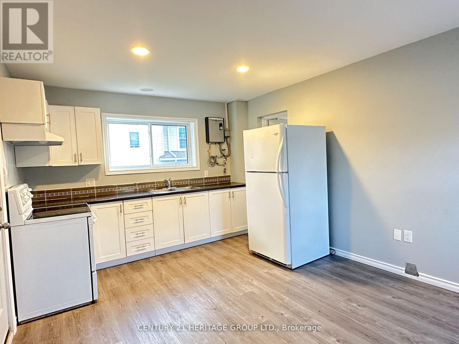 5002 Victoria Avenue, Niagara Falls (Downtown), Ontario  L2E 4C8 - Photo 27 - X12296532
