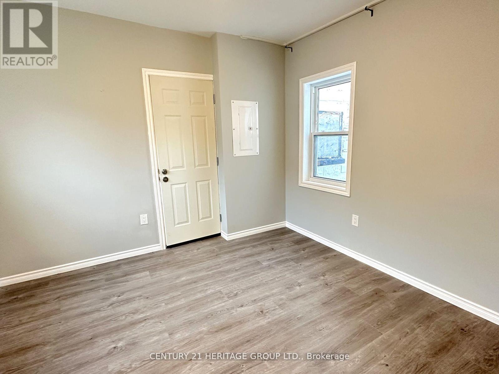 5002 Victoria Avenue, Niagara Falls (Downtown), Ontario  L2E 4C8 - Photo 31 - X12296532