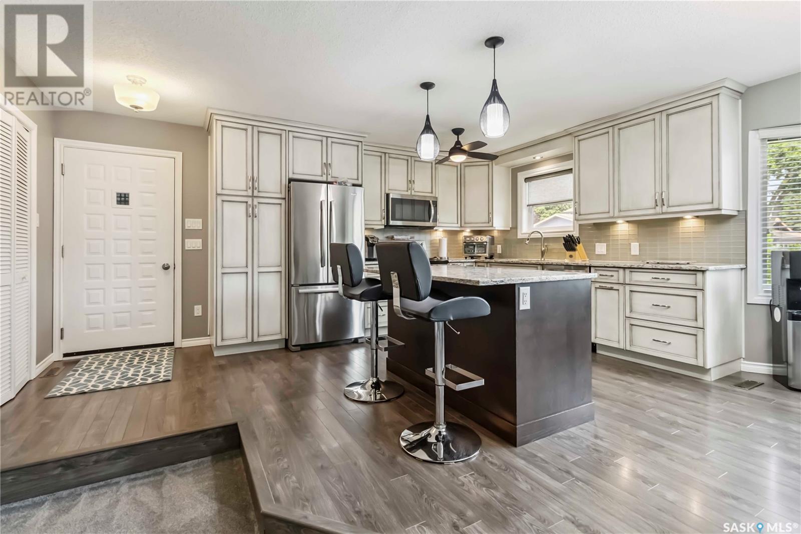 Property at 347 DELARONDE ROAD image 3
