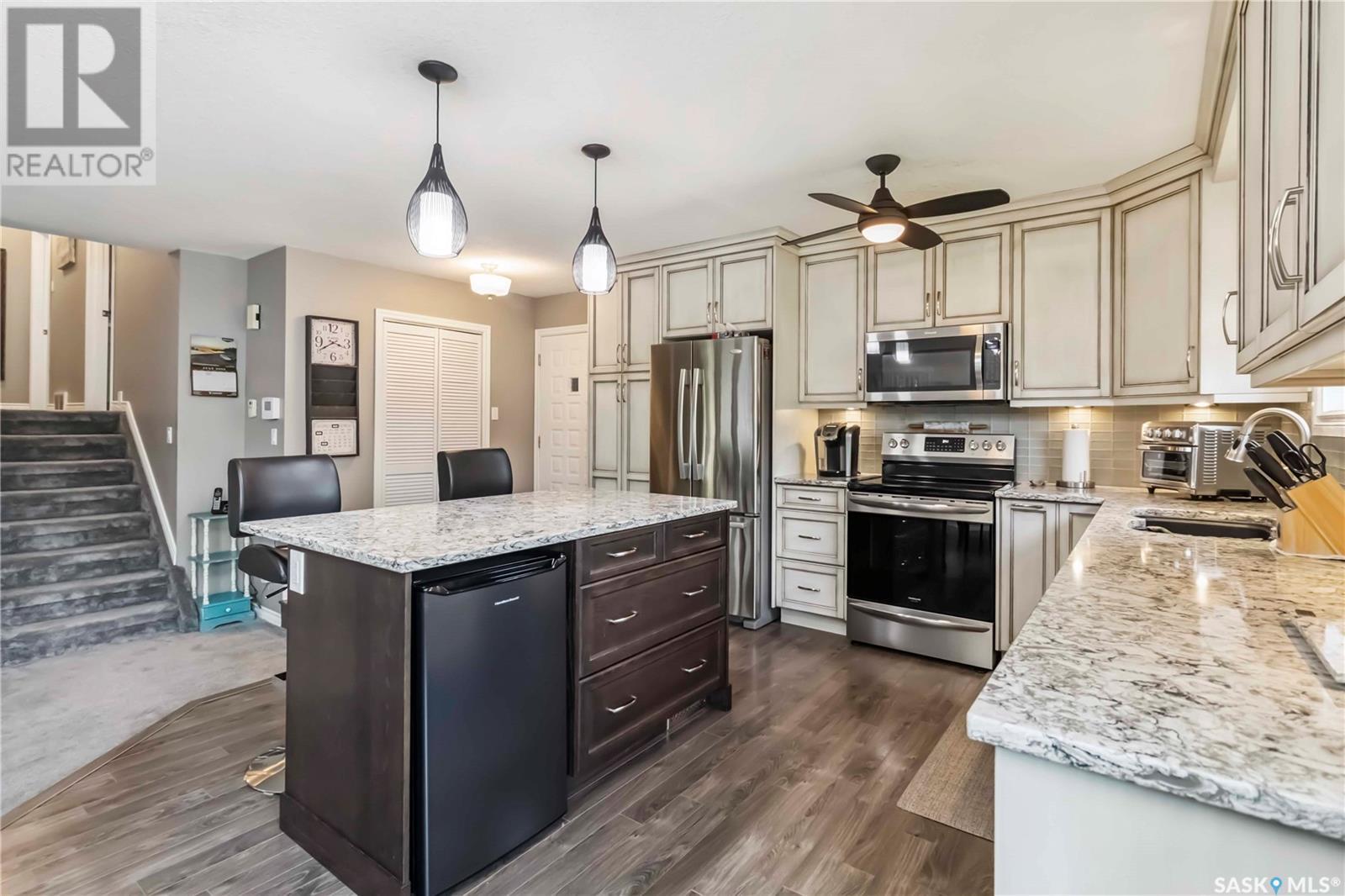 Property at 347 DELARONDE ROAD image 2