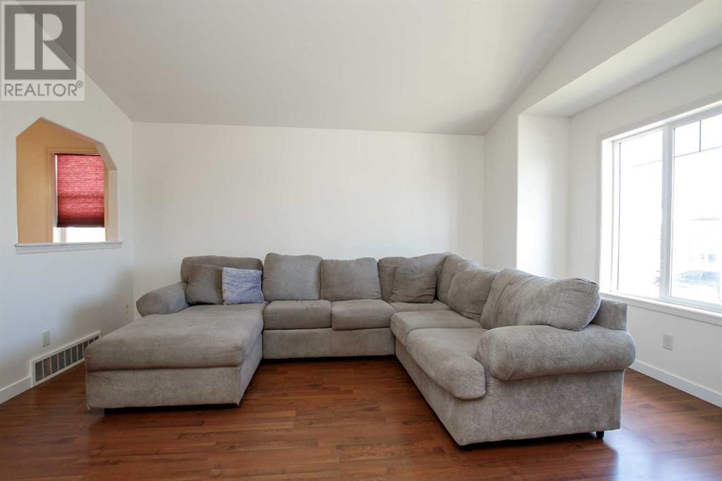 Property at 82 Ireland Crescent image 5