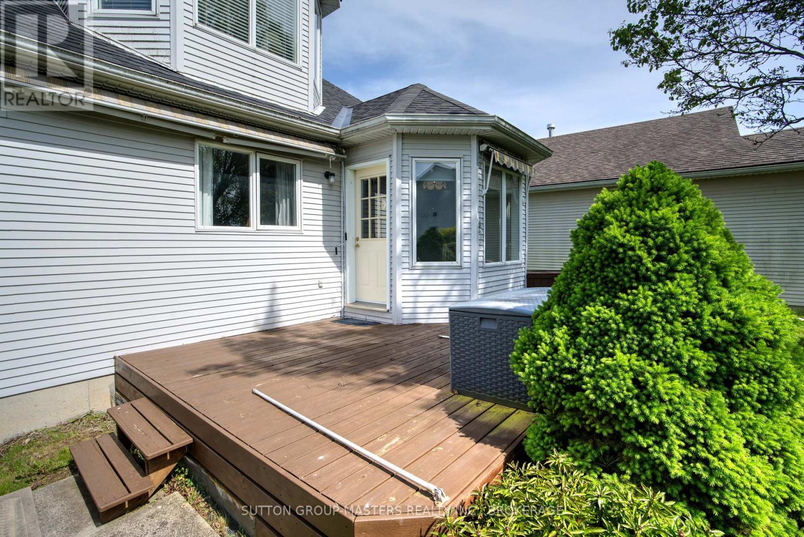 3 Empire Court, Loyalist (Bath), Ontario  K0H 1G0 - Photo 34 - X12183590