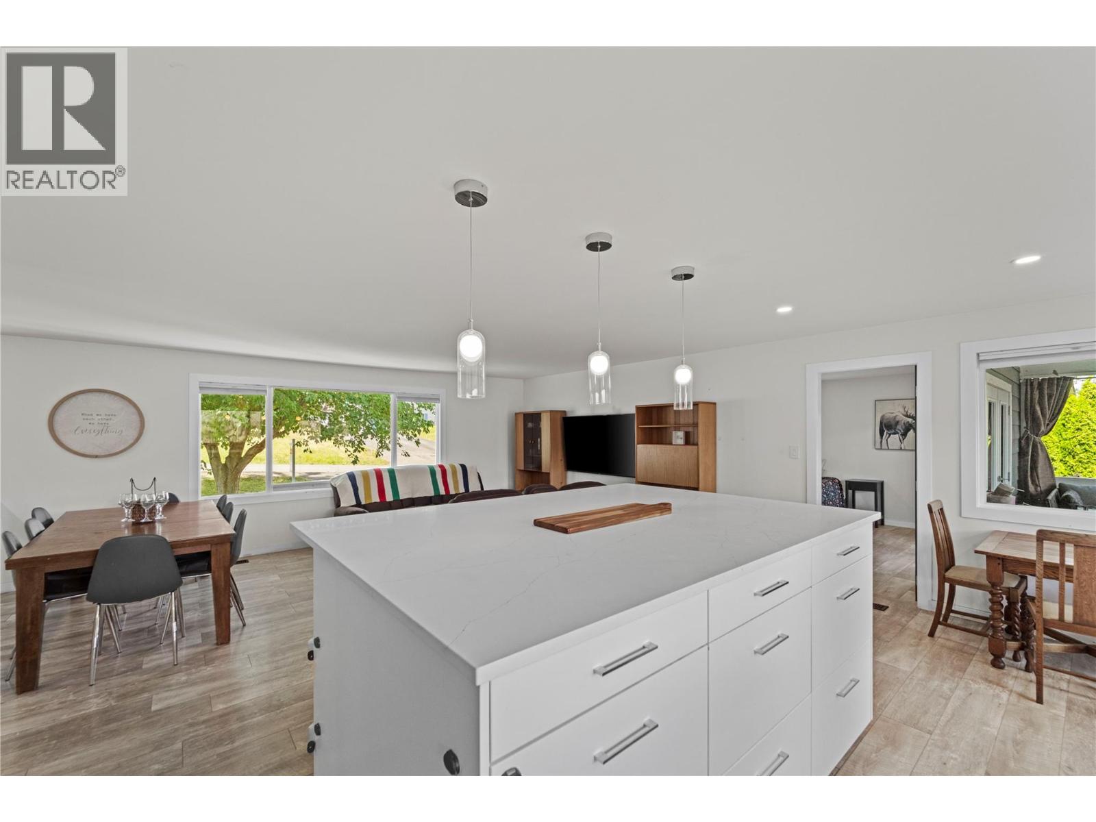 Property at 1254 Foxwood Lane image 5