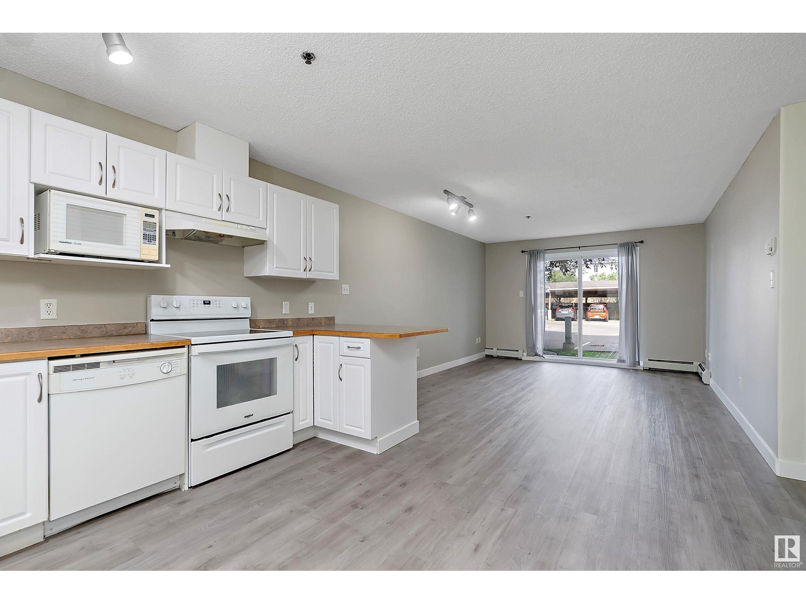 Property at #123 2305 35A AV NW image 3