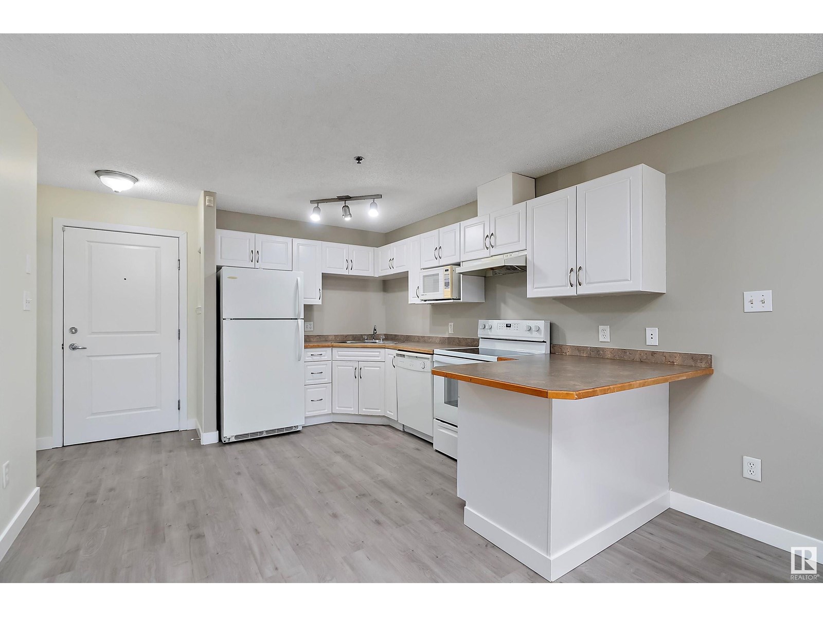 Property at #123 2305 35A AV NW image 5