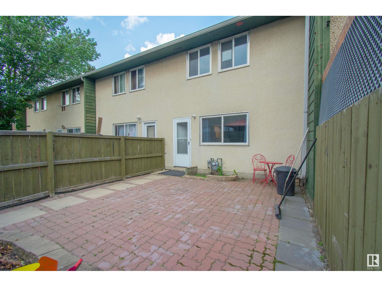 Property at 768 ABBOTTSFIELD RD NW image 3