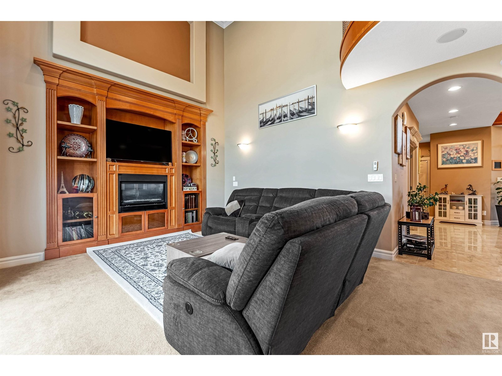 Property at 6928 14 AV SW image 3