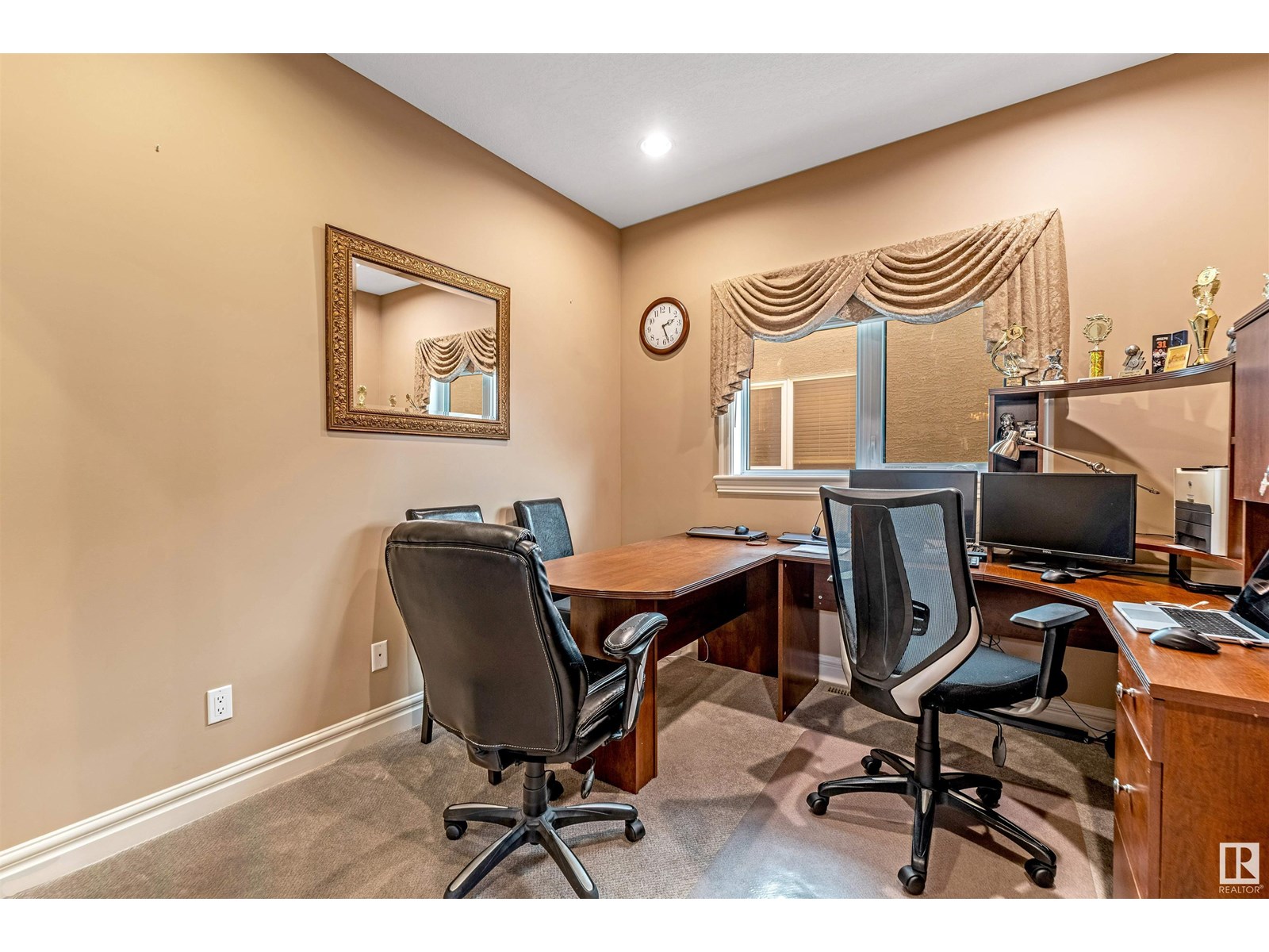 Property at 6928 14 AV SW image 1