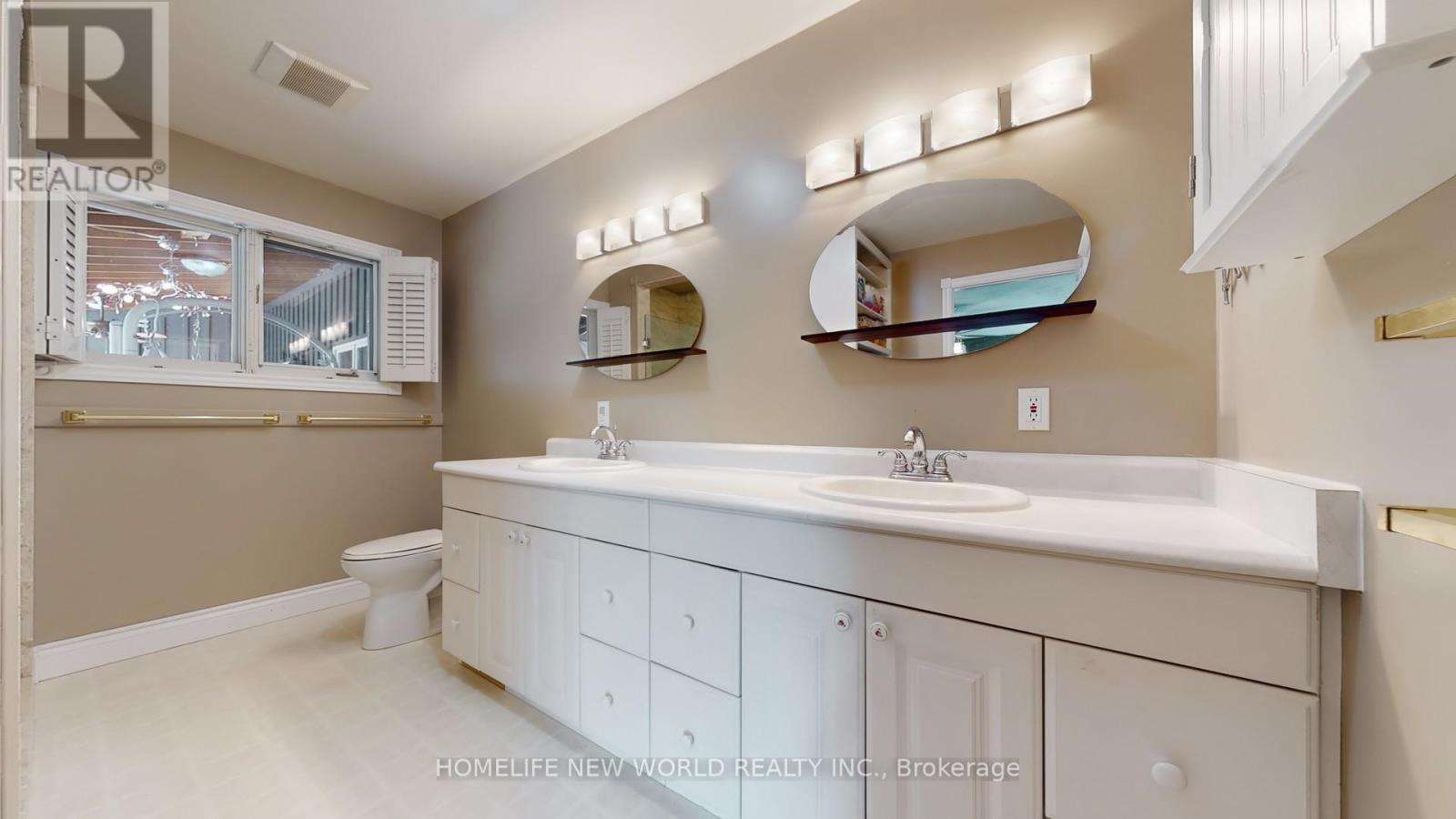 18770 Leslie Street, East Gwillimbury, Ontario  L0G 1V0 - Photo 23 - N12296601