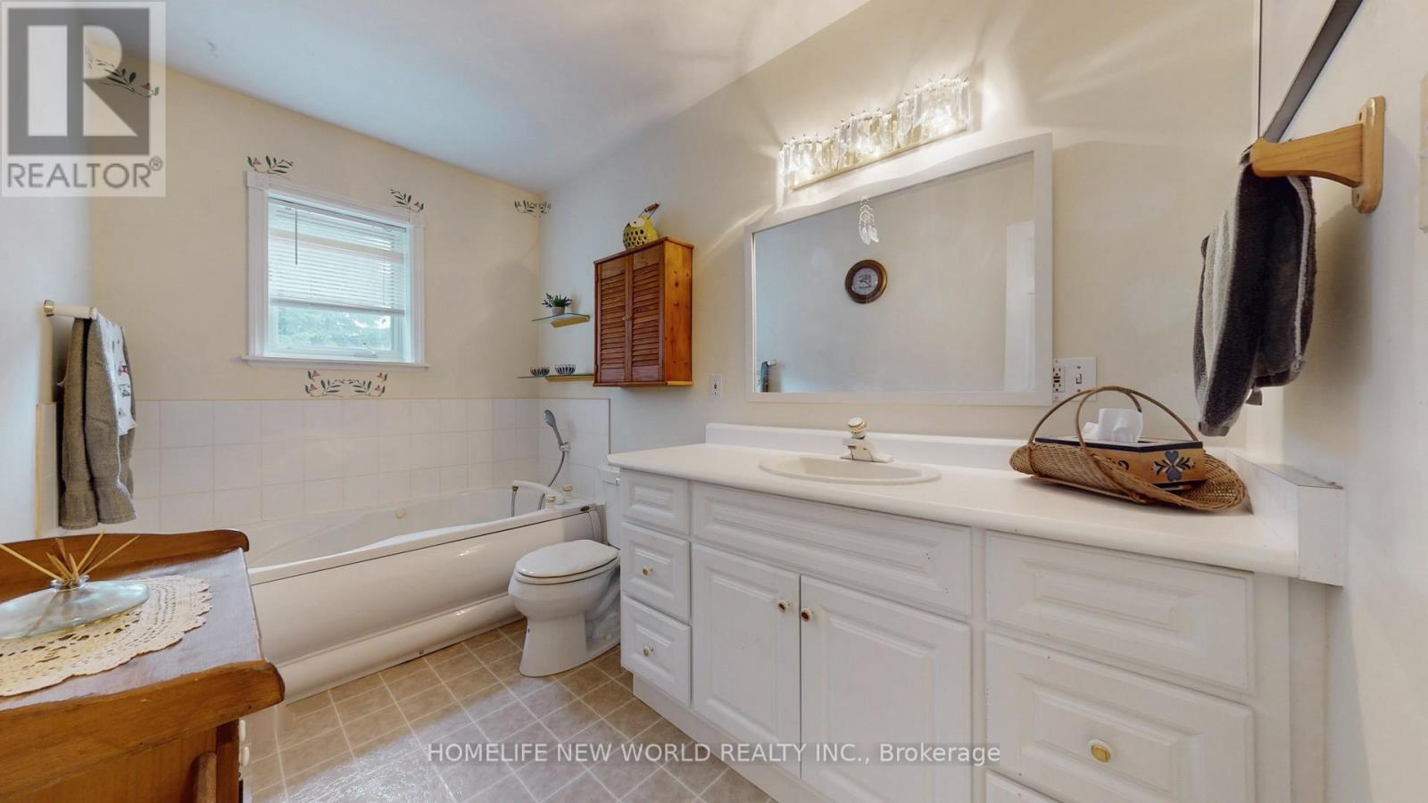 18770 Leslie Street, East Gwillimbury, Ontario  L0G 1V0 - Photo 29 - N12296601