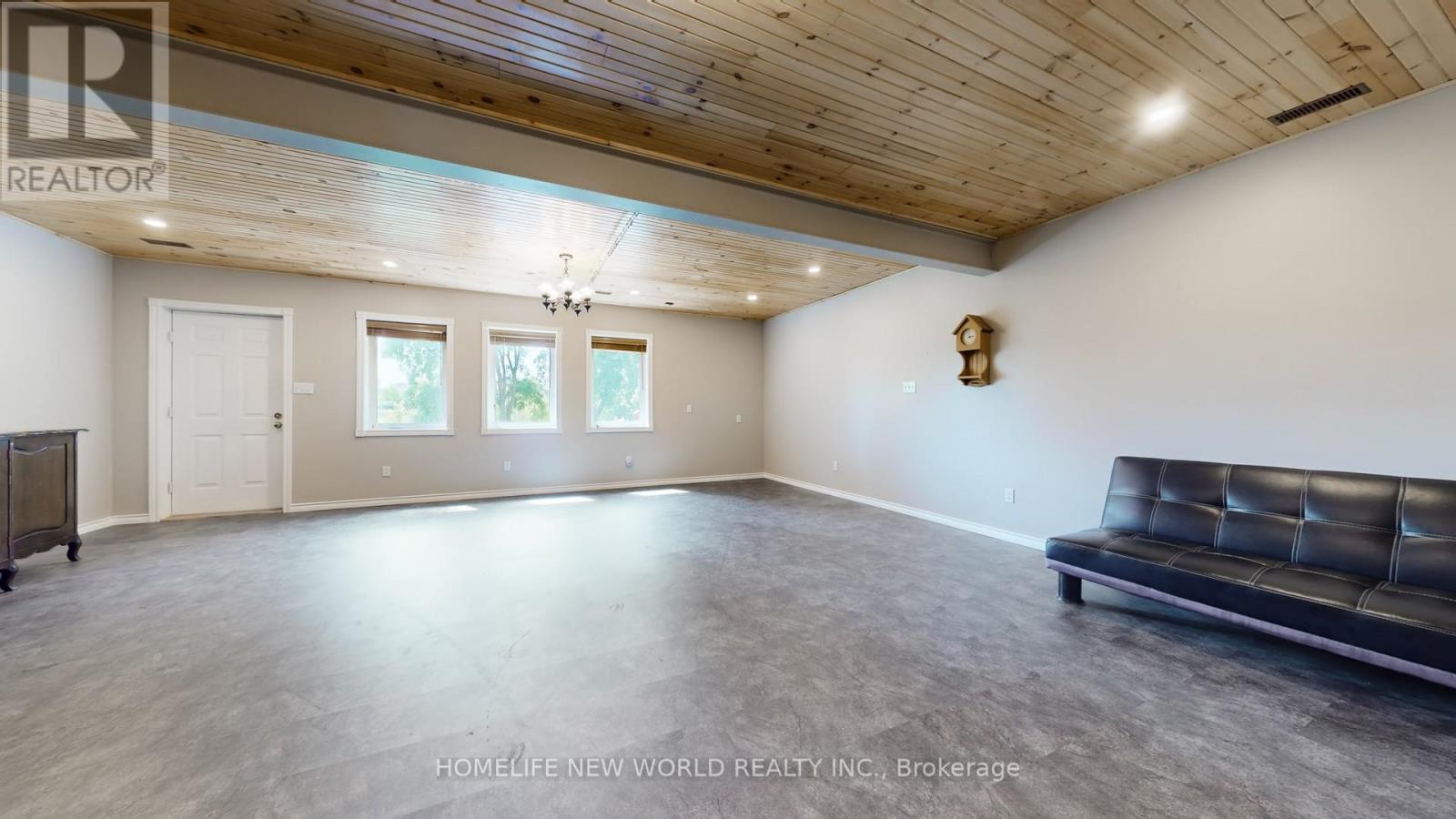 18770 Leslie Street, East Gwillimbury, Ontario  L0G 1V0 - Photo 35 - N12296601