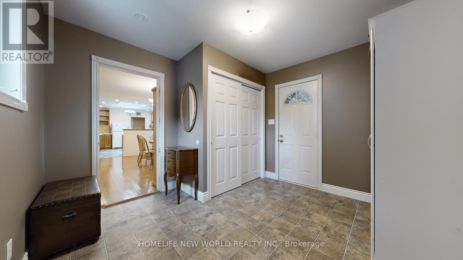 18770 Leslie Street, East Gwillimbury, Ontario  L0G 1V0 - Photo 6 - N12296601