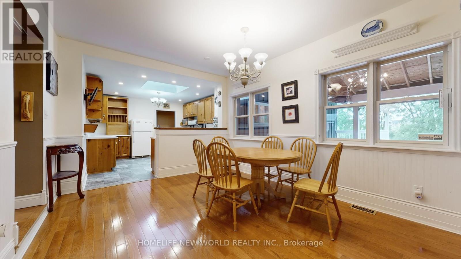 18770 Leslie Street, East Gwillimbury, Ontario  L0G 1V0 - Photo 9 - N12296601