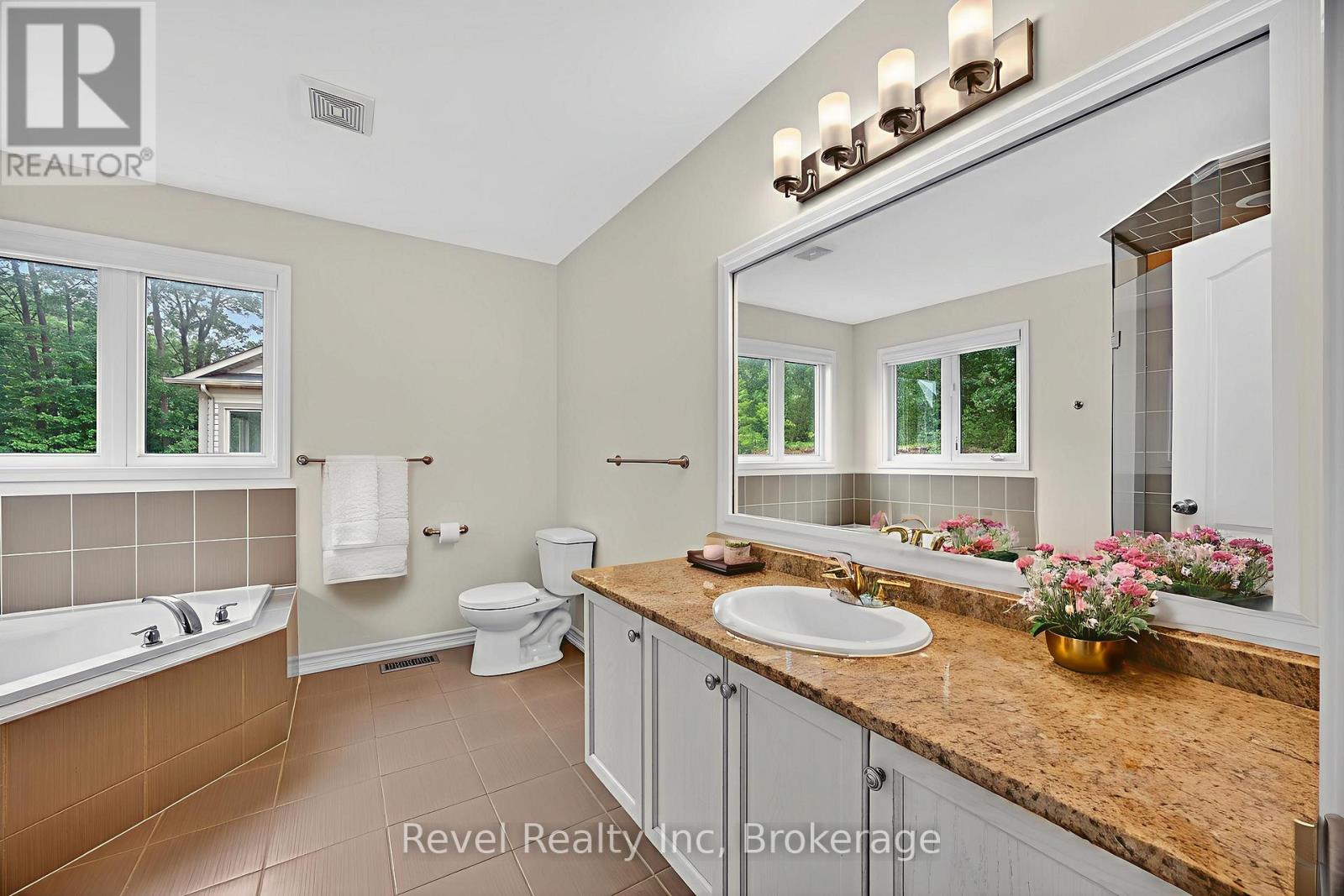 66 Christy Drive, Wasaga Beach, Ontario  L9Z 0E5 - Photo 6 - S12294802