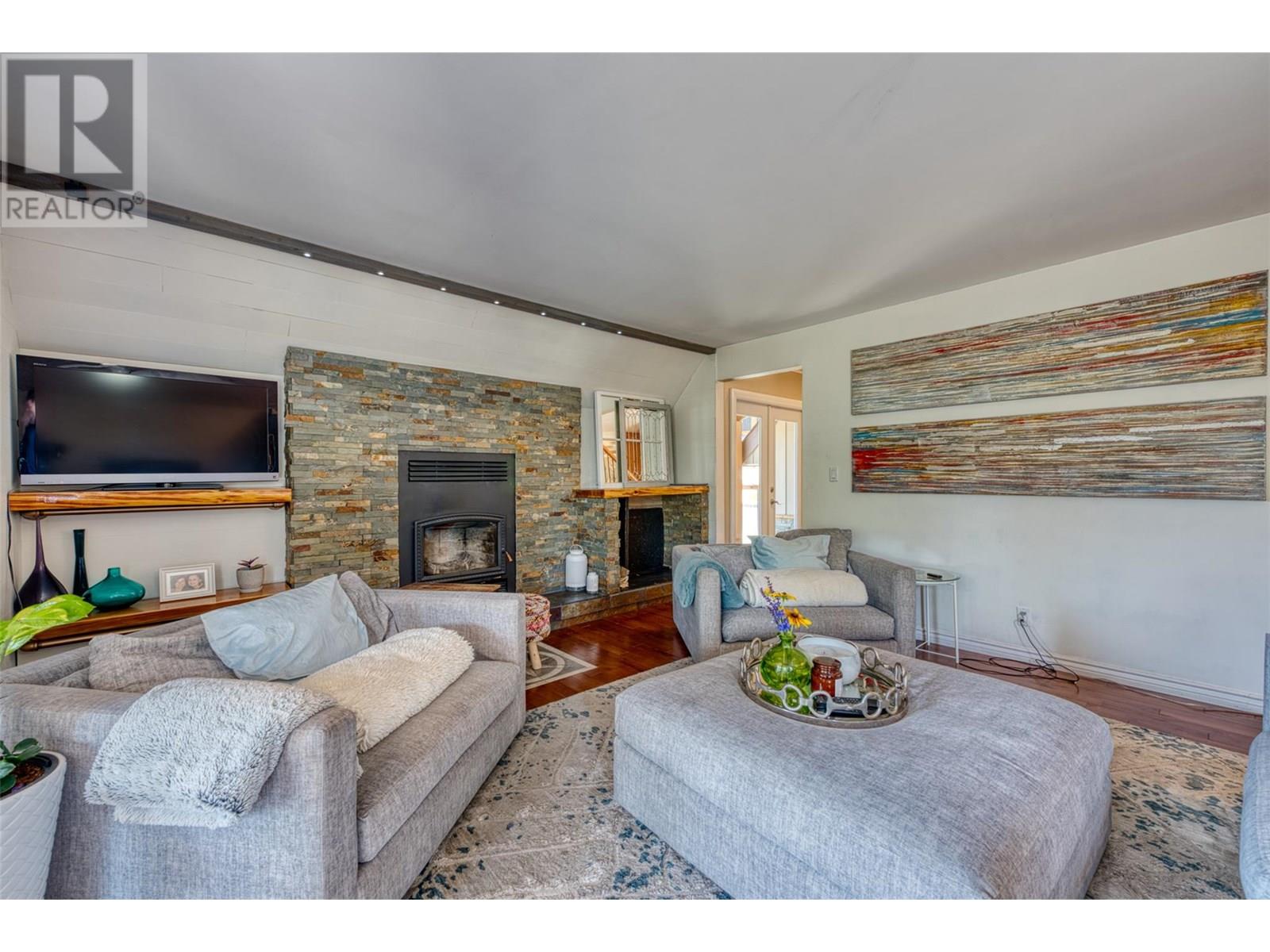 10775 Pinecrest Road, Vernon, British Columbia  V1H 2C1 - Photo 5 - 10354417