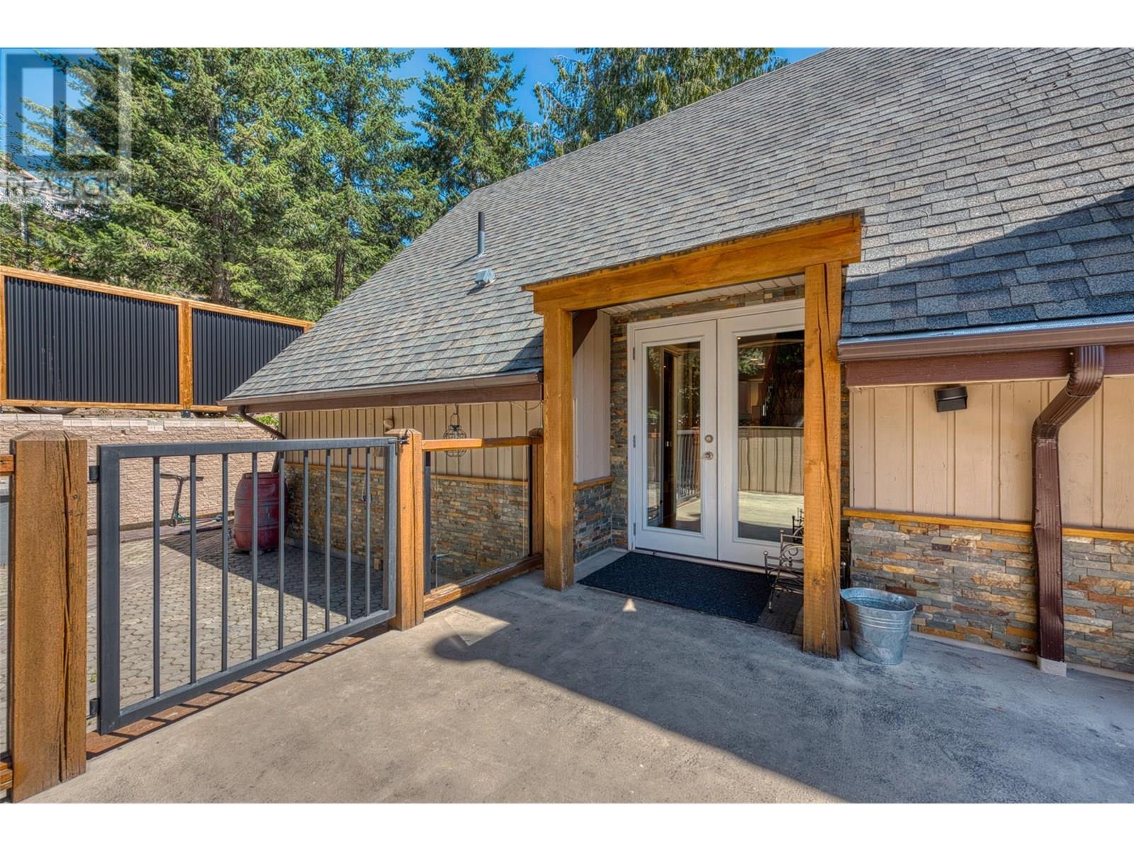 10775 Pinecrest Road, Vernon, British Columbia  V1H 2C1 - Photo 17 - 10354417