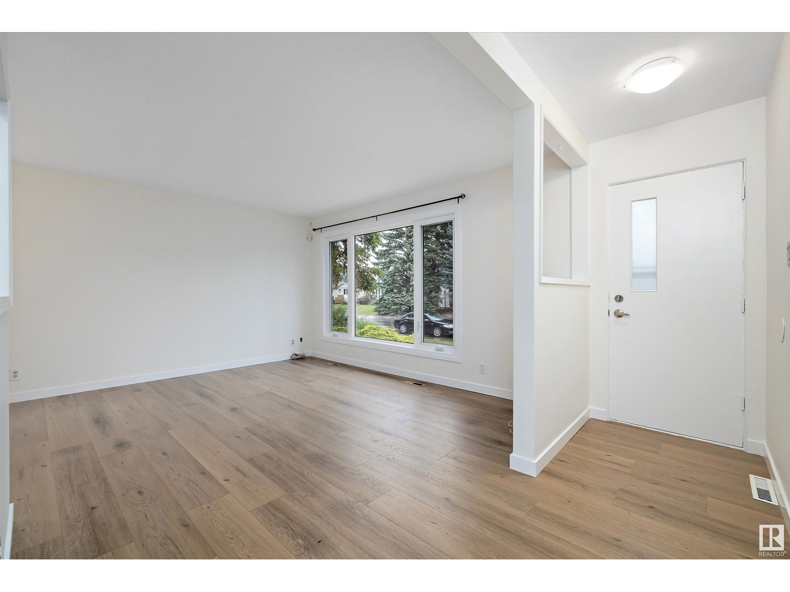 Property at 8928 147 st NW image 3