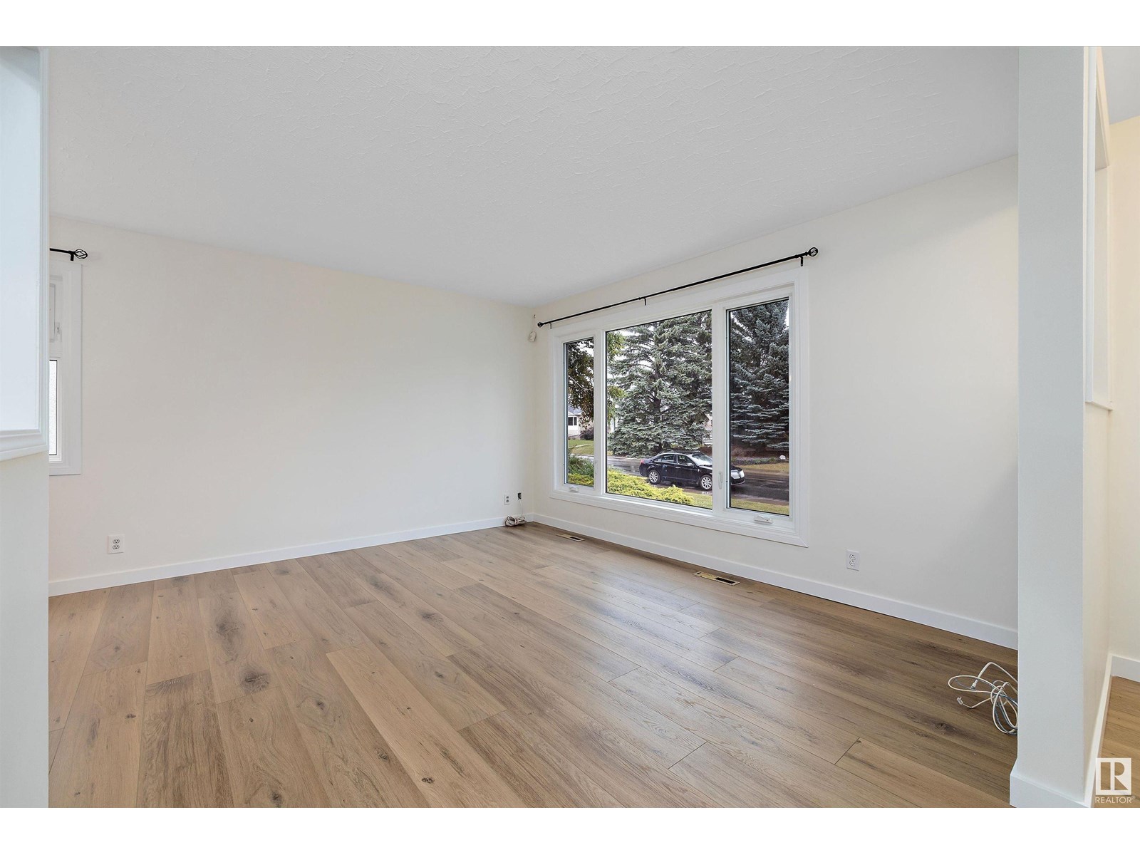 Property at 8928 147 st NW image 4
