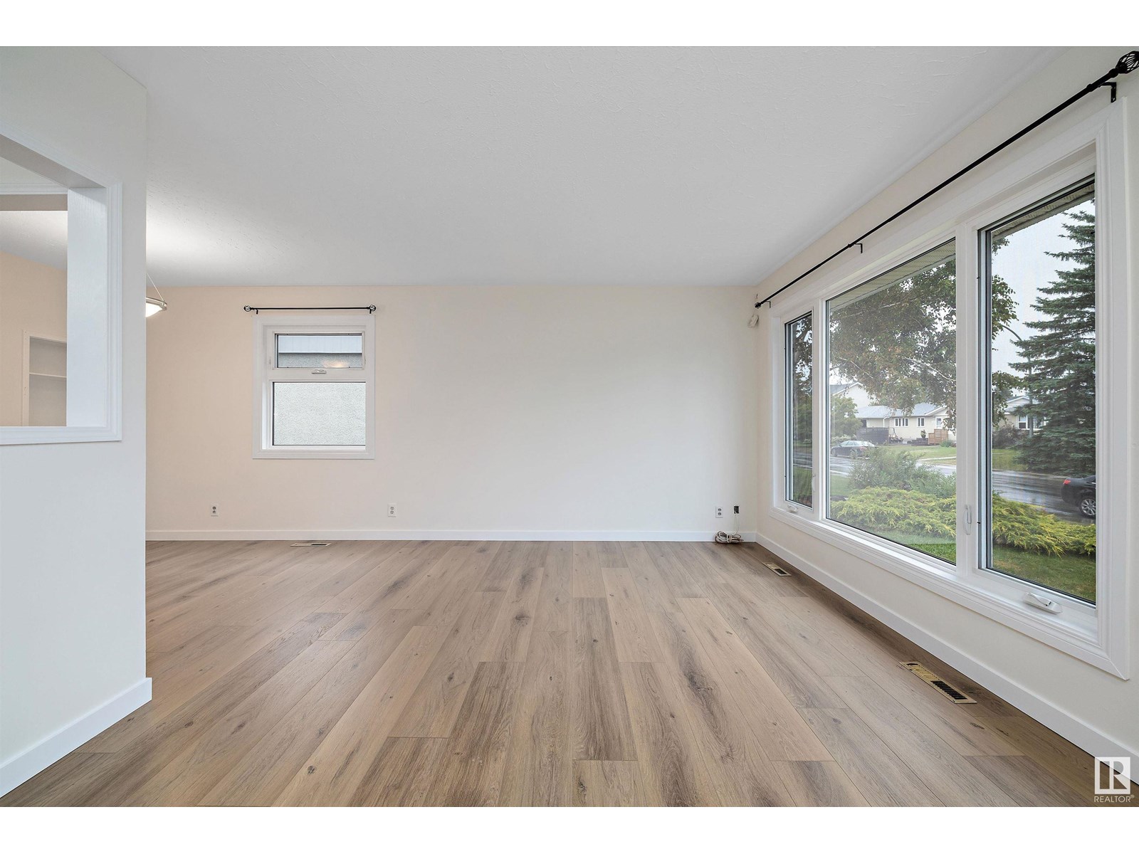 Property at 8928 147 st NW image 5