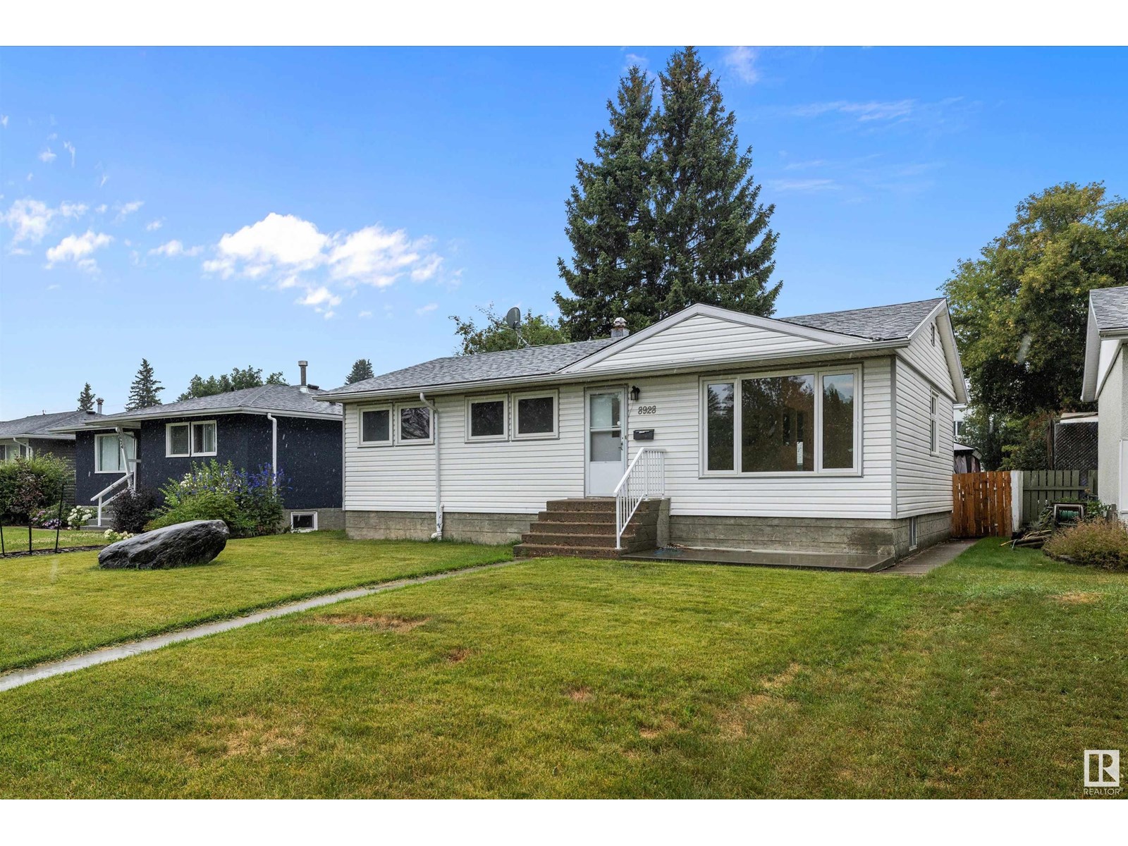 Property at 8928 147 st NW image 2