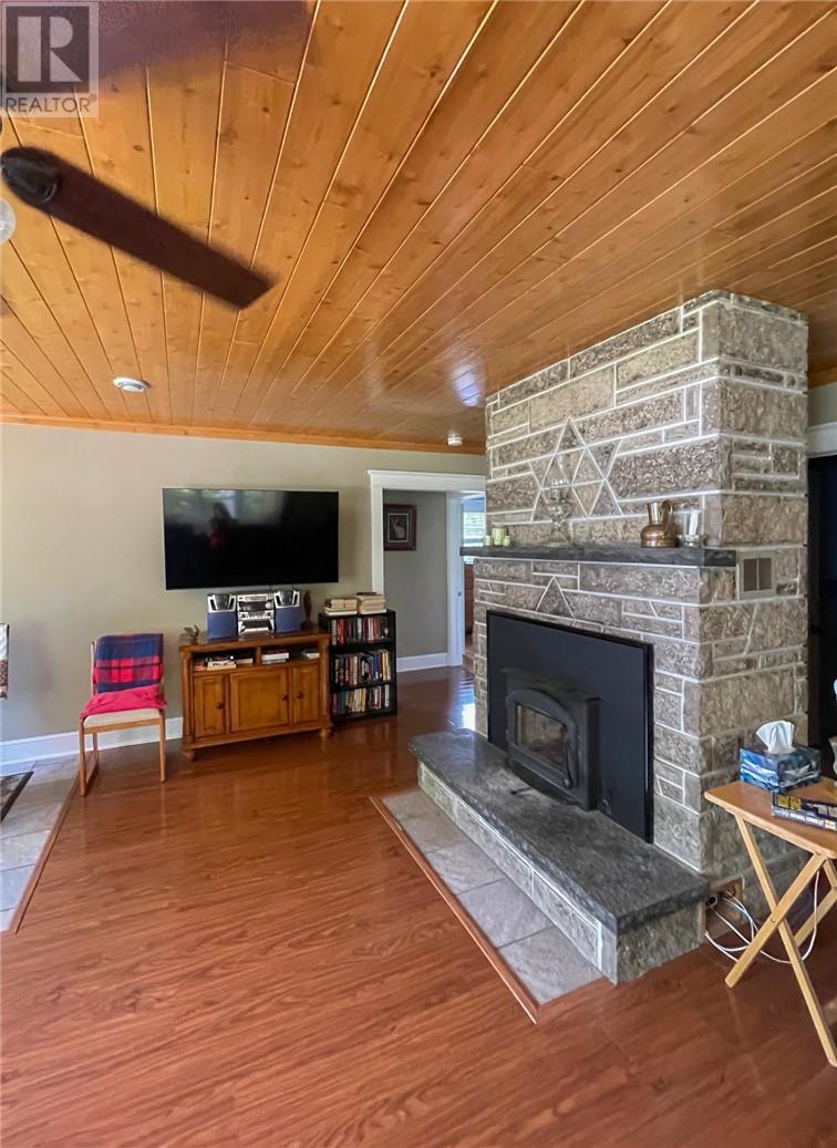 29 Sidney Lane, Mindemoya, Ontario  P0P 1s0 - Photo 19 - 2123657